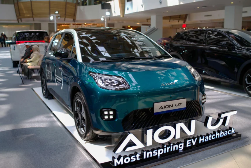 Salah satu mobil listrik yang dipamerkan dalam Indomobil Expo Bandung bertajuk “EVperience” di 23 Paskal Shopping Center, Bandung, Jawa Barat.