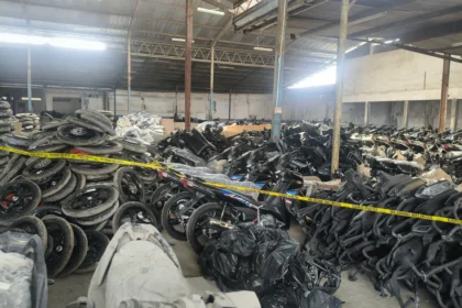 Penampakan kendaraan 'motor hantu' disimpan di sebuah gudang kawasan Jakarta Selatan.