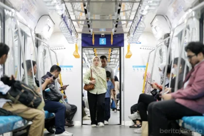 Pengguna moda transportasi MRT Jakarta