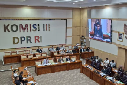 Rapat pembahasan RUU Polri