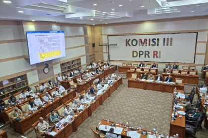 Rapat Panitia Kerja (Panja) RUU Polri antara DPR dan pemerintah