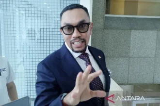 Wakil Ketua Komisi III DPR RI Ahmad Sahroni di Kompleks Parlemen, Jakarta, Rabu (5/3/2025).