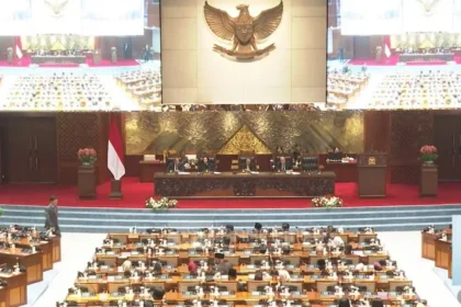 Paripurna DPR sahkan RUU Polri menjadi UU.