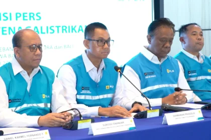 Direktur Utama PLN (Persero) Darmawan Prasodjo dalam konferensi pers di PLN Unit Induk Pusat Pengatur Beban Jawa, Madura, dan Bali (UIP2B Jamali), Depok, Jawa Barat. (Sumber: Dok. PLN)