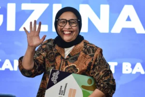 Kepala Badan Gizi Nasional Nanik S Deyang menyapa wartawan sebelum konferensi pers di Kantor Pusat BGN, Jakarta, Kamis (4/6/2026).