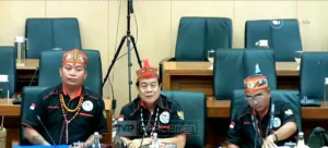 Masyarakat adat Kabupaten Kapuas bertemu dengan Komisi XII DPR RI membahas konflik lahan, 8 Juli 2026.