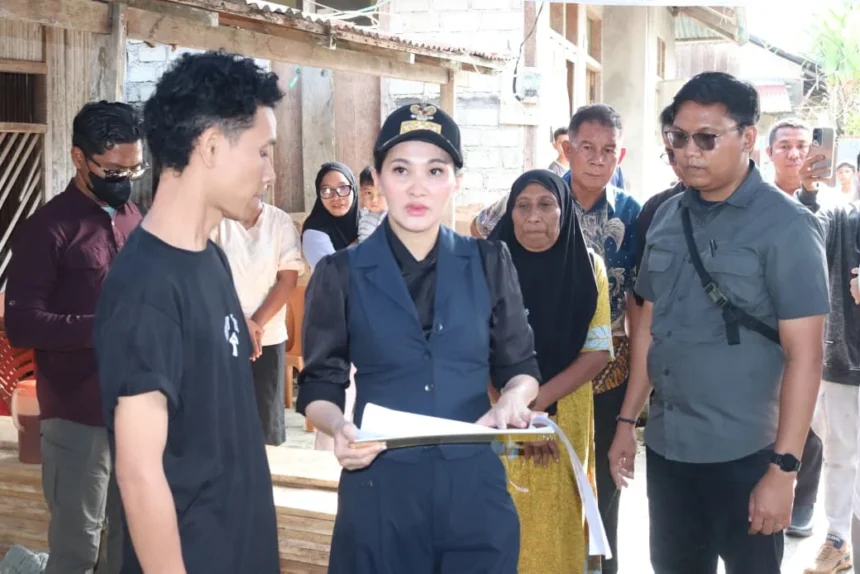 Gubernur Maluku Utara Sherly Tjoanda ketika bertemu warga Bacan, Halmahera Selatan, Februari 2026.
