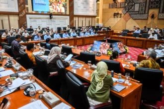 Sejumlah anggota Komisi IX DPR menghadiri rapat kerja dengan Badan Gizi Nasional (BGN) di Kompleks Parlemen, Senayan, Jakarta, Kamis (3/9/2026).